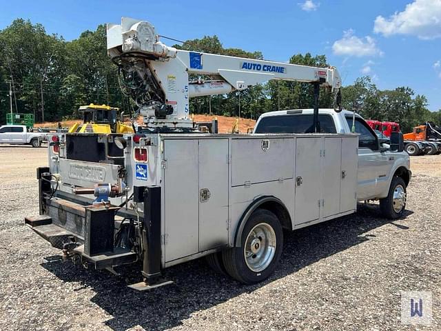 Image of Ford F-550 equipment image 3