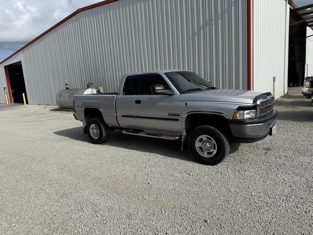 Image of Dodge Ram 2500 equipment image 2