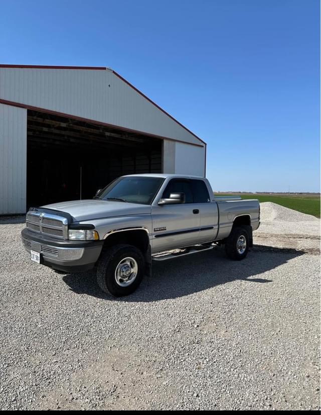 Image of Dodge Ram 2500 equipment image 4