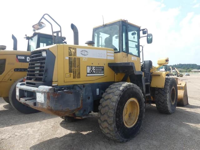 Image of Komatsu WA320-6 equipment image 2
