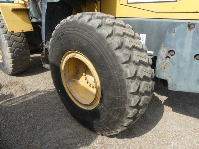 Image of Komatsu WA320-6 equipment image 4