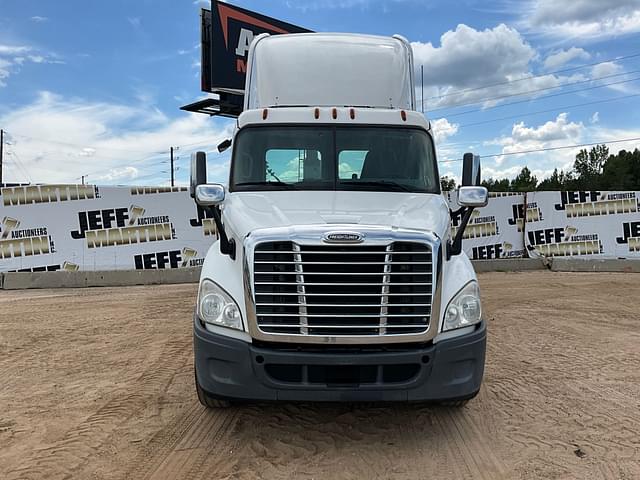 Image of Freightliner Cascadia equipment image 1