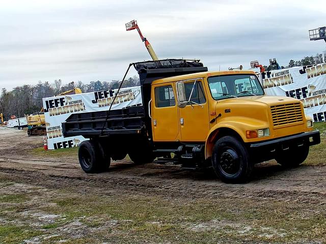 Image of International 4700 equipment image 2