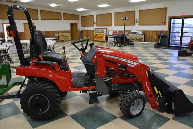 Image of Massey Ferguson GC1723E equipment image 4