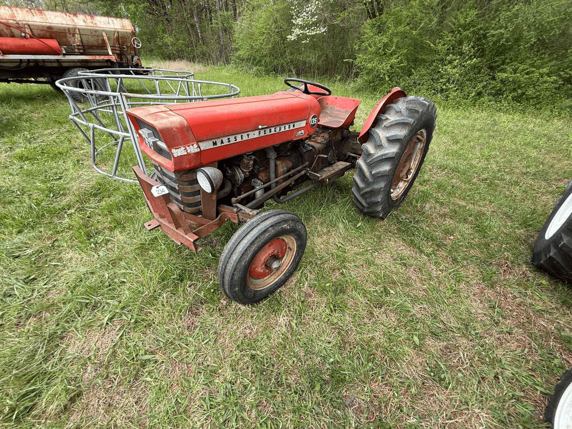 Massey Ferguson 135 Equipment Image0