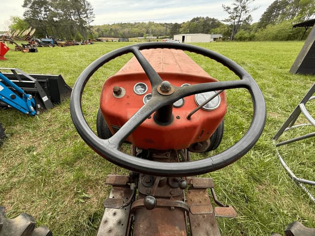 Image of Massey Ferguson 135 equipment image 4