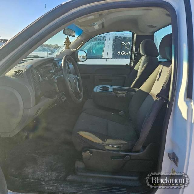 Image of Chevrolet 2500 equipment image 2