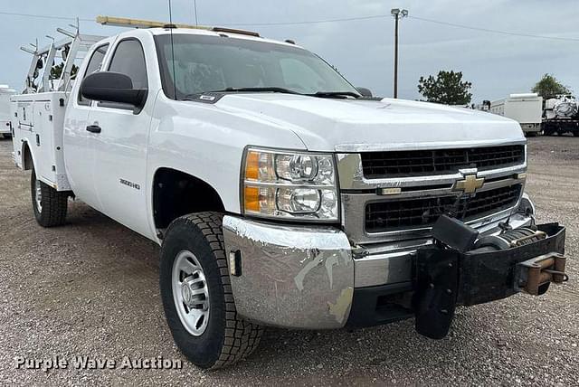 Image of Chevrolet 3500HD equipment image 2