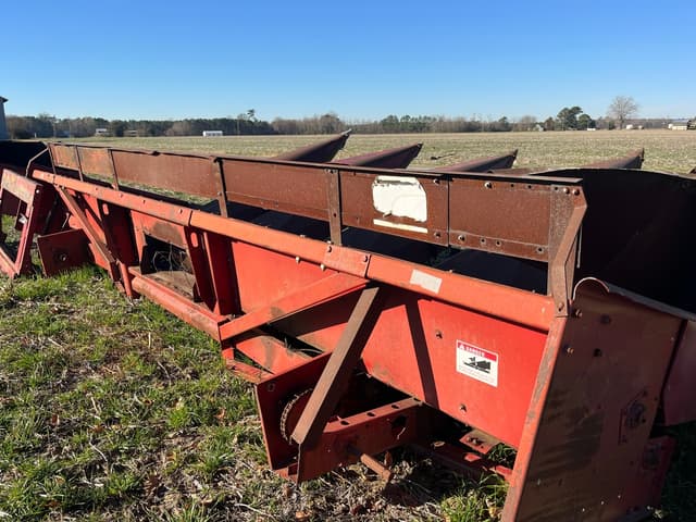 Image of Case IH 1064 equipment image 4