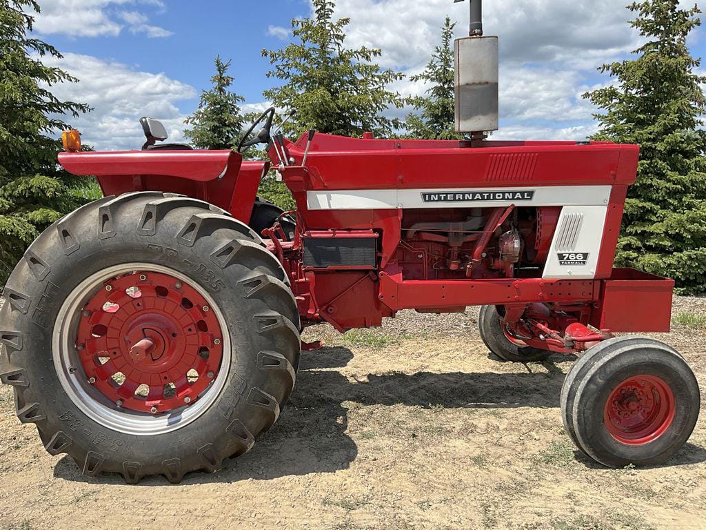 Main image International Harvester 766