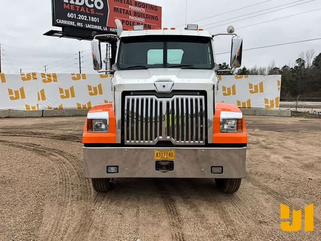 Image of Western Star 4700 equipment image 1