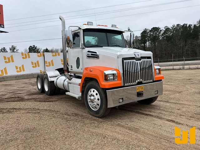 Image of Western Star 4700 equipment image 2