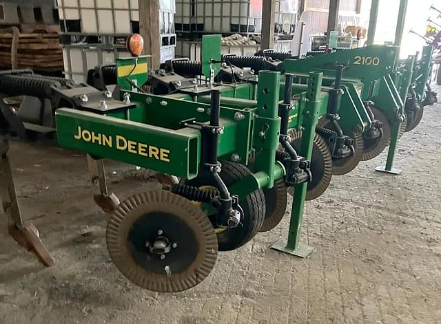 Image of John Deere 2100 equipment image 2