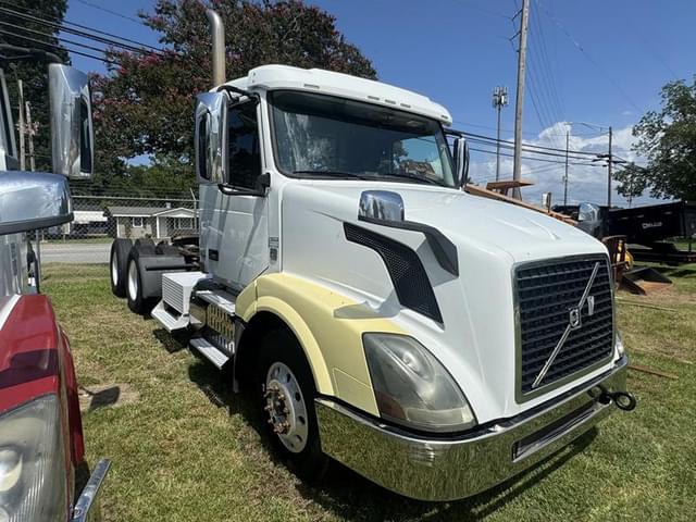 Image of Volvo VNL64T equipment image 1