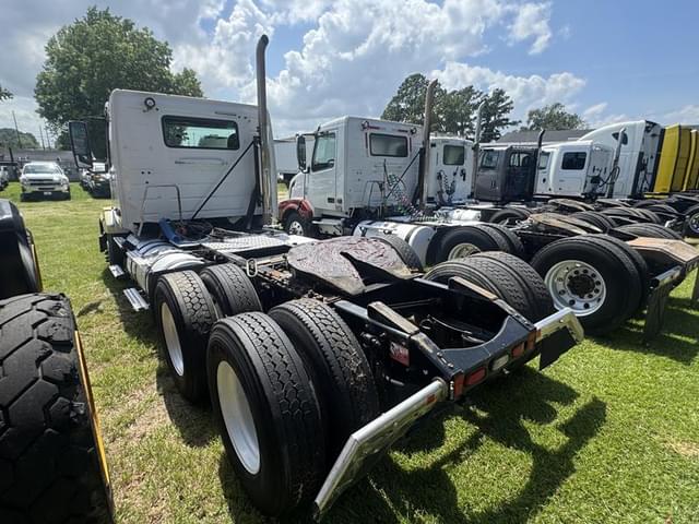 Image of Volvo VNL64T equipment image 3