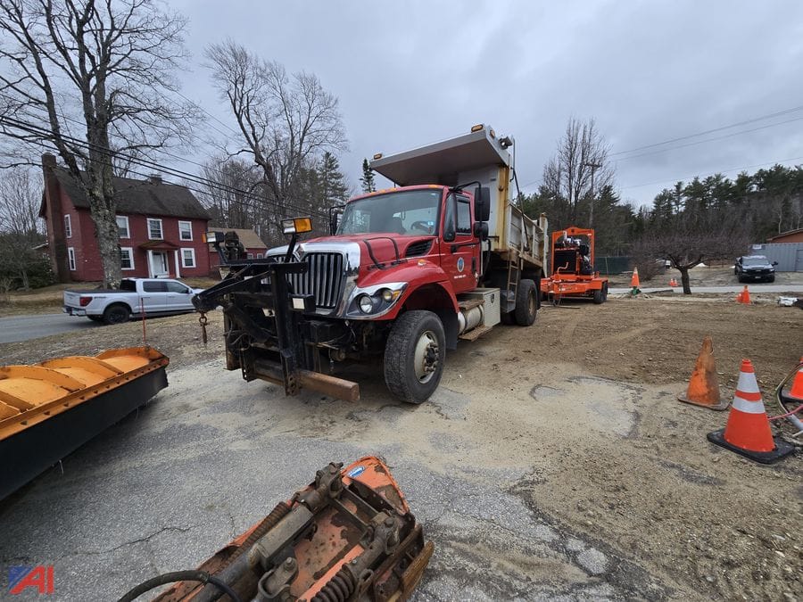 2013 International Workstar 7400 Equipment Image0