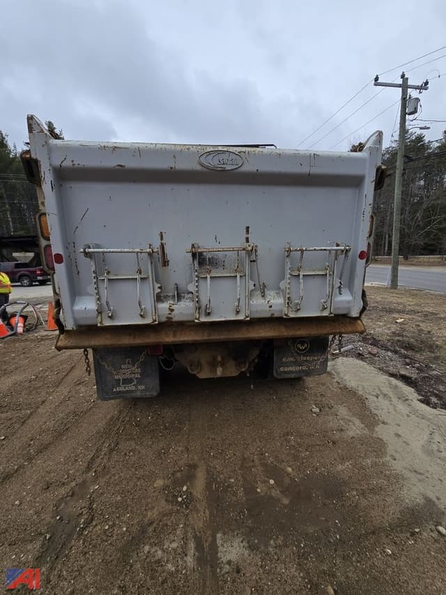 Image of International Workstar 7400 equipment image 3