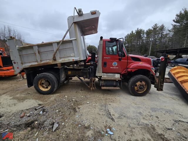 Image of International Workstar 7400 equipment image 4