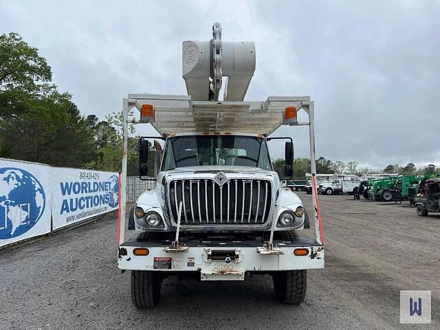 Image of International 7400 equipment image 2