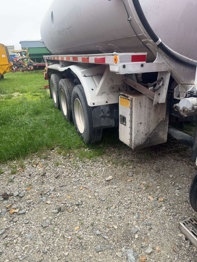 Image of Mack CV700 equipment image 4