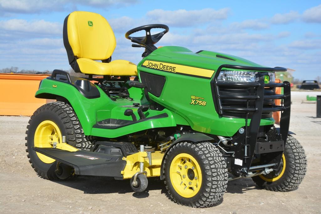 Main image John Deere X758