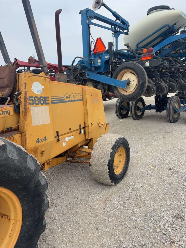 Image of Case 586E equipment image 4