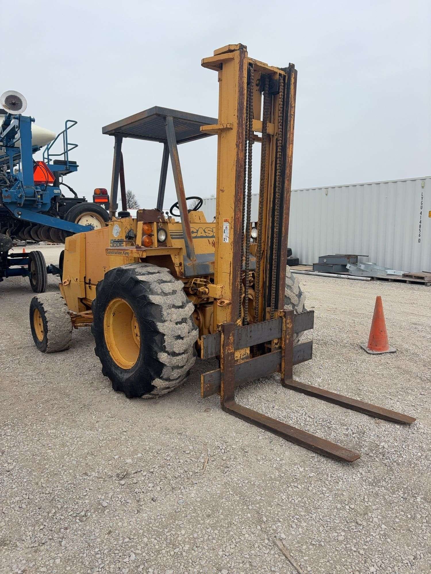 Case 586E Equipment Image0