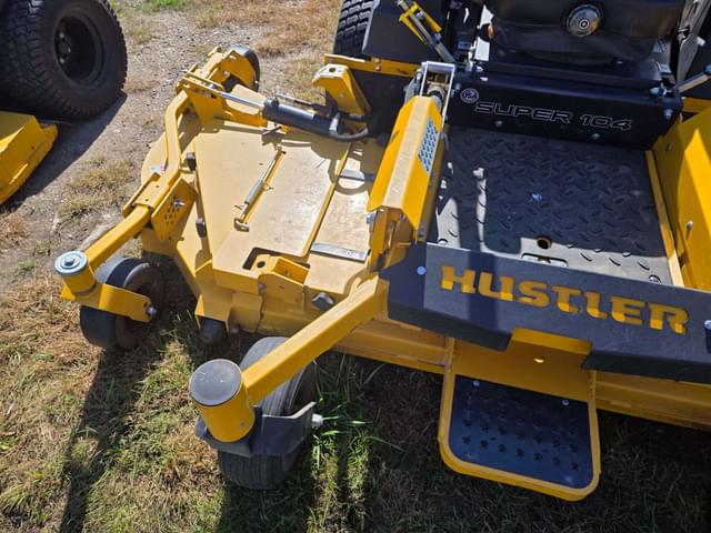 Image of Hustler Super 104 equipment image 3