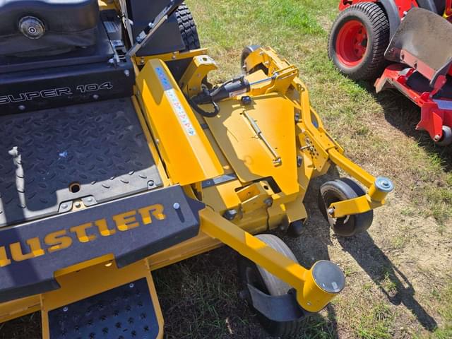 Image of Hustler Super 104 equipment image 4