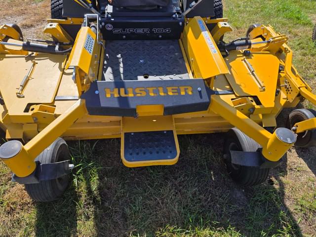 Image of Hustler Super 104 equipment image 2