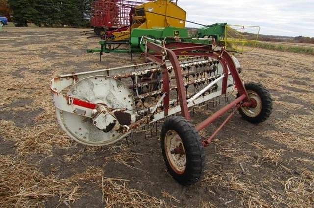 Image of International Harvester 35 equipment image 3