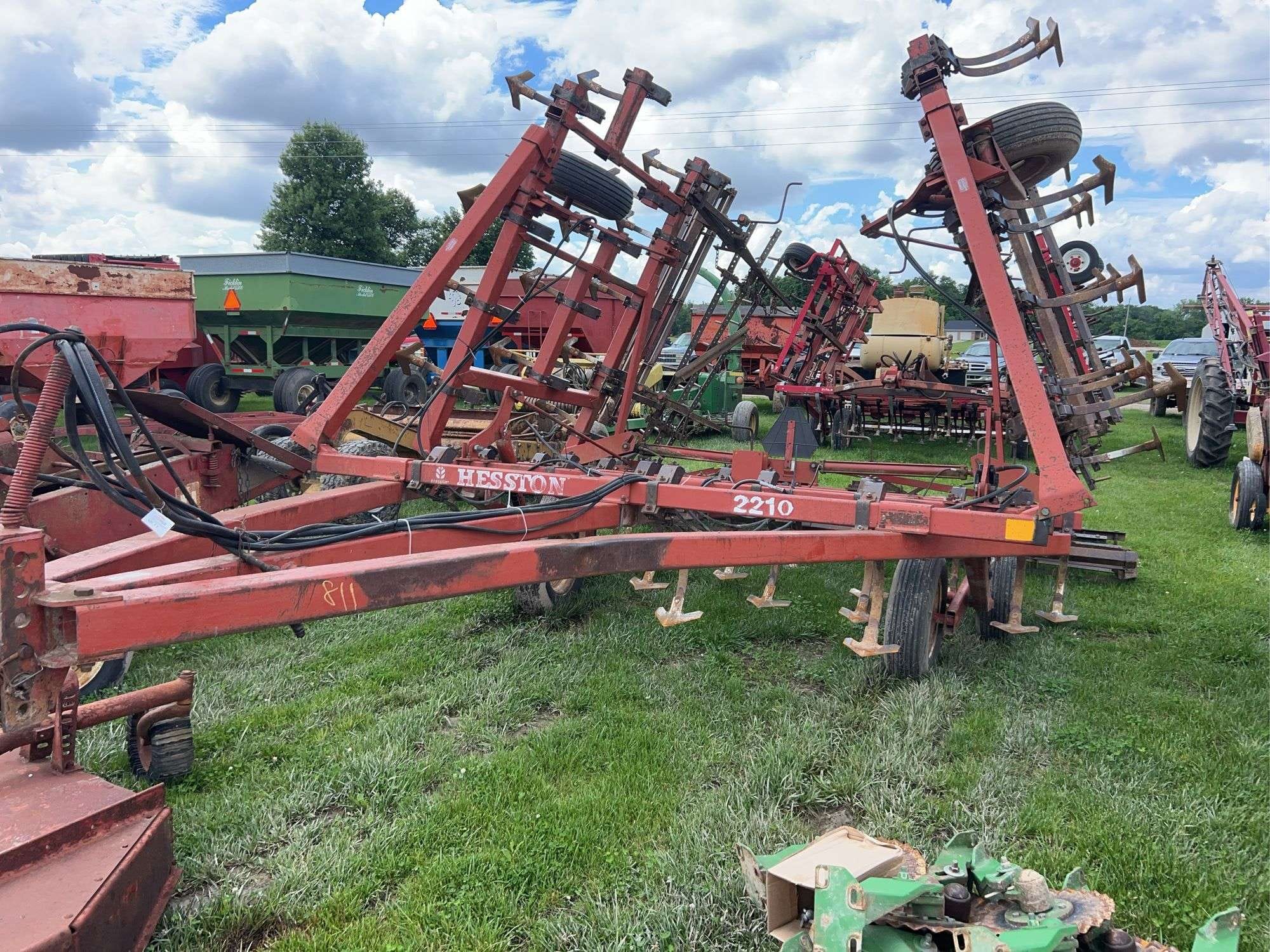 Hesston 2210 Equipment Image0