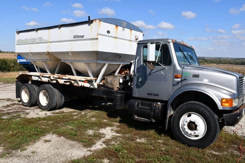 Main image International 4900