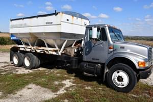 1995 International 4900 Image