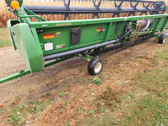 Image of John Deere 630 equipment image 1