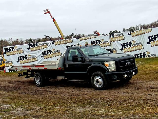 Image of Ford F-350 equipment image 2