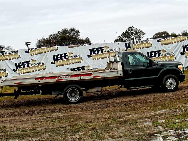 Image of Ford F-350 equipment image 3