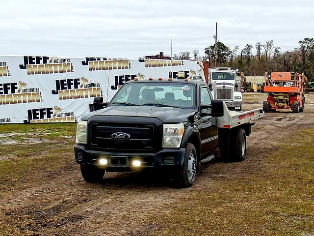 Image of Ford F-350 equipment image 1