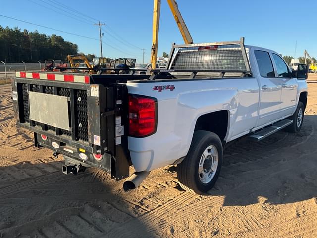 Image of Chevrolet 2500HD equipment image 4