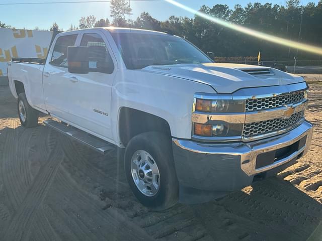 Image of Chevrolet 2500HD equipment image 2