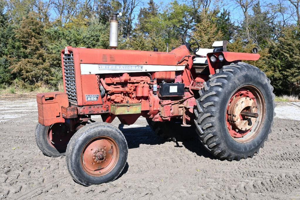 Main image International Harvester 856