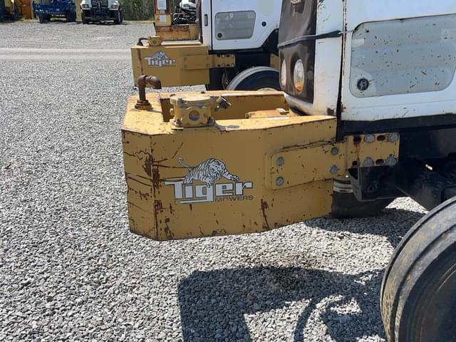 Image of Massey Ferguson 5455 equipment image 2