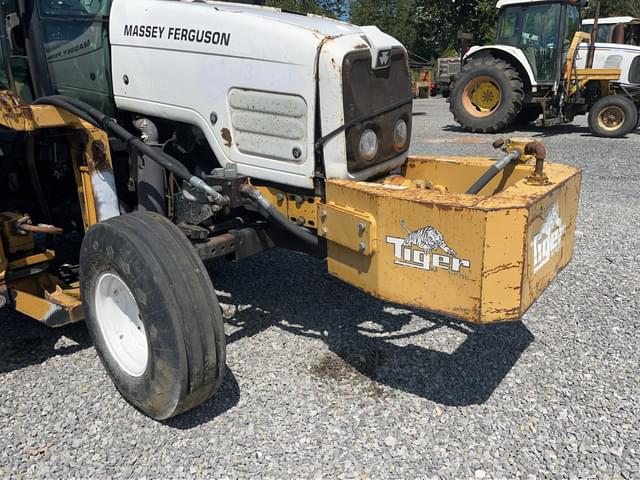 Image of Massey Ferguson 5455 equipment image 4