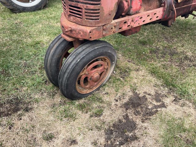Image of Farmall H equipment image 2