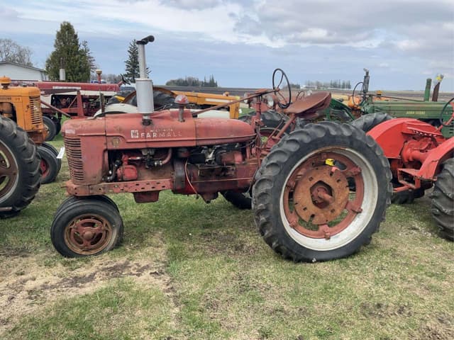 Image of Farmall H equipment image 1