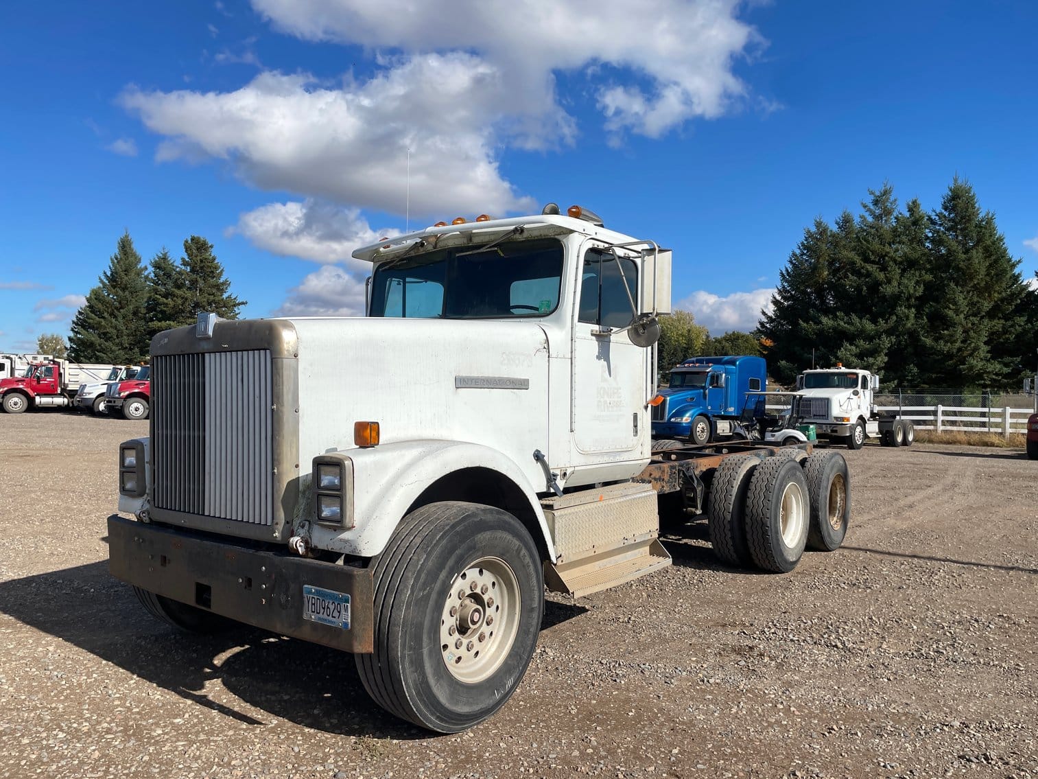 1985 International 9300 Equipment Image0