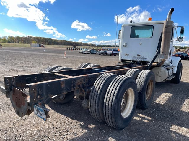 Image of International 9300 equipment image 4