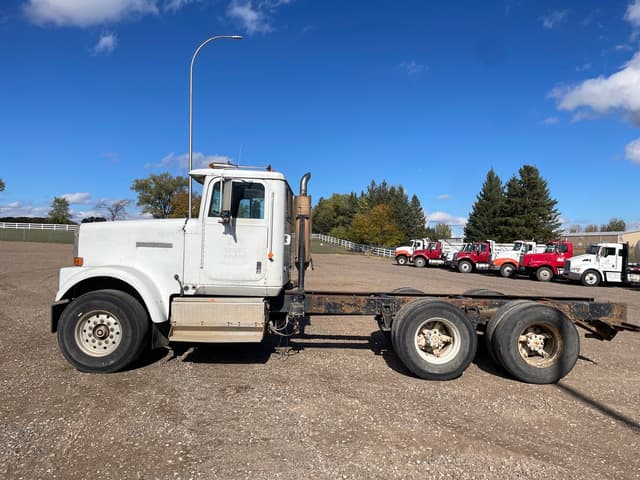 Image of International 9300 equipment image 1