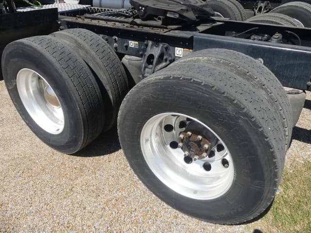 Image of Kenworth T680 equipment image 4