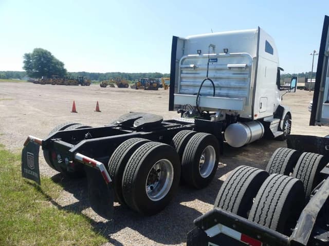 Image of Kenworth T680 equipment image 2